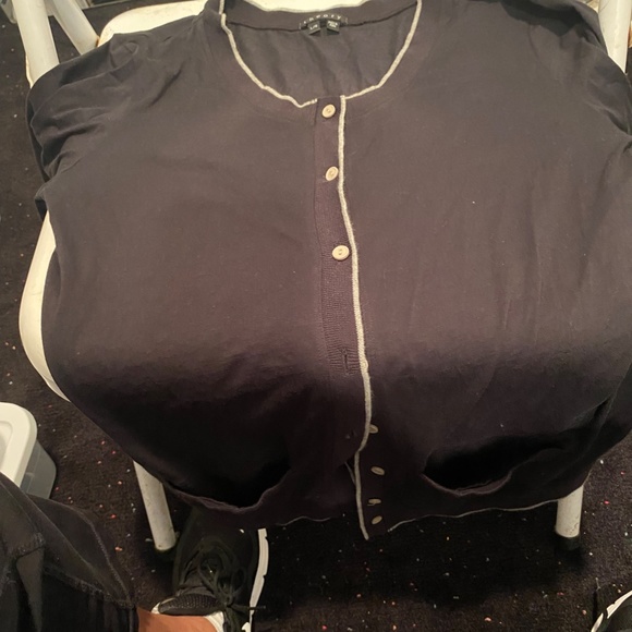 THEORY  BUTTON DOWN CARDIGAN (LARGE) WITH GRAY PIPING - Picture 3 of 3